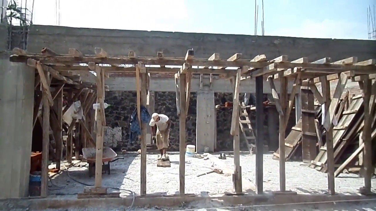 Pasos para preparar cimientos de concreto en la construcción de casas