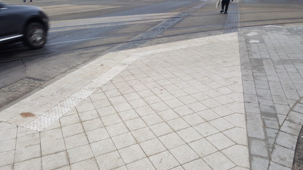 Leitsystem Postparkplatz - Queerung
