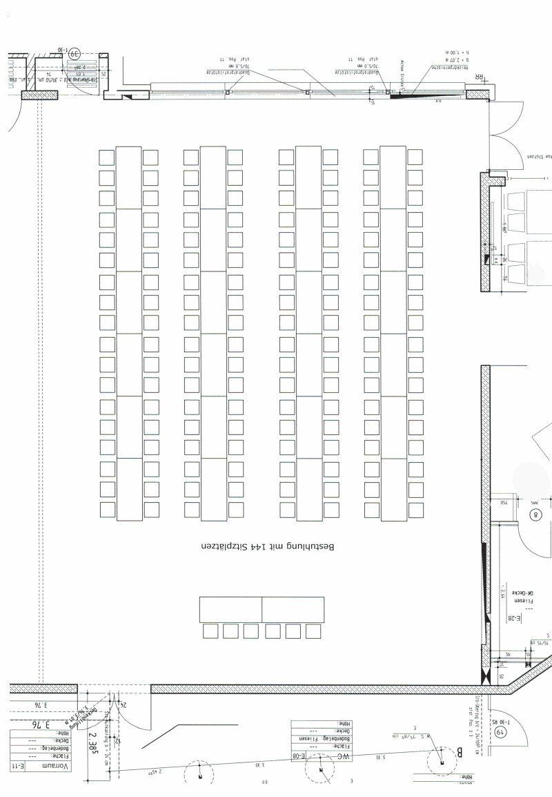 Saal geteilt mit 144 Sitzplätzen