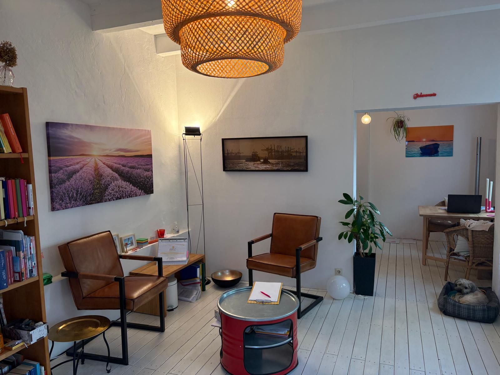 Coaching-Raum von Tanja Hausberg in Hamburg mit gemütlicher Sitzecke