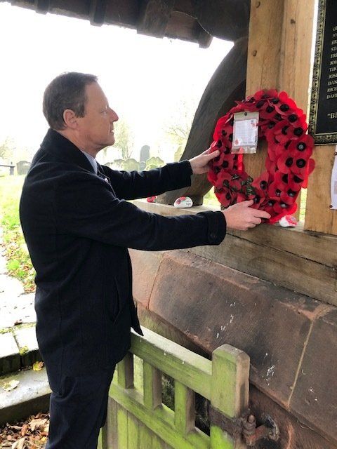 Councillor Andrew Kyle laying wreath