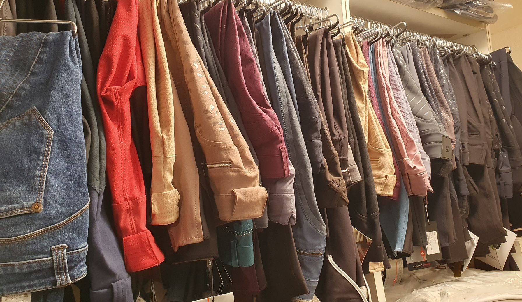 Abverkauf Reithosen, Turnierkleidung, Sicherheitswesten,, Schäppchen, Shopping, München, Passion