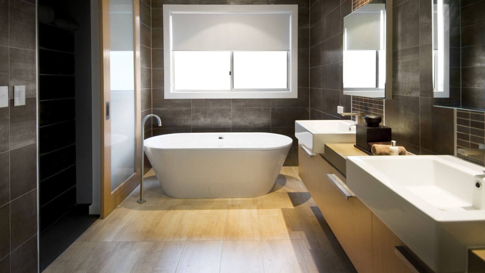 Modernes Badezimmer mit hochwertigen Fliesen – Fliesenleger Fachbetrieb DerFliesling München