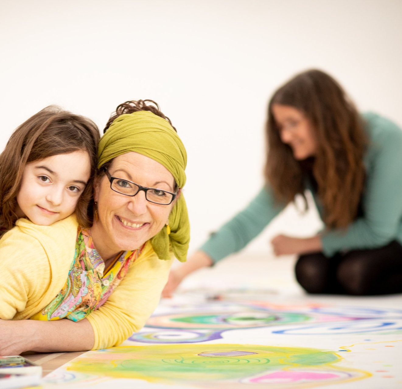 Menschen bei der Kunsttherapie