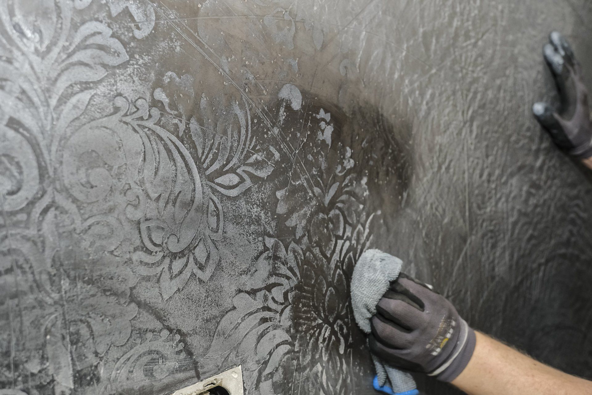 Imagen de trabajo de pintura realizado por Ambiente Exclusivo, expertos en soluciones de pintura, reformas de paredes y diseño exclusivo de interiores en Alicante.