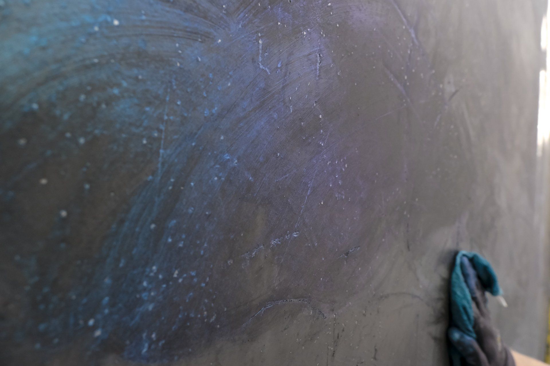 Imagen de trabajo de pintura realizado por Ambiente Exclusivo, expertos en soluciones de pintura, reformas de paredes y diseño exclusivo de interiores en Alicante.