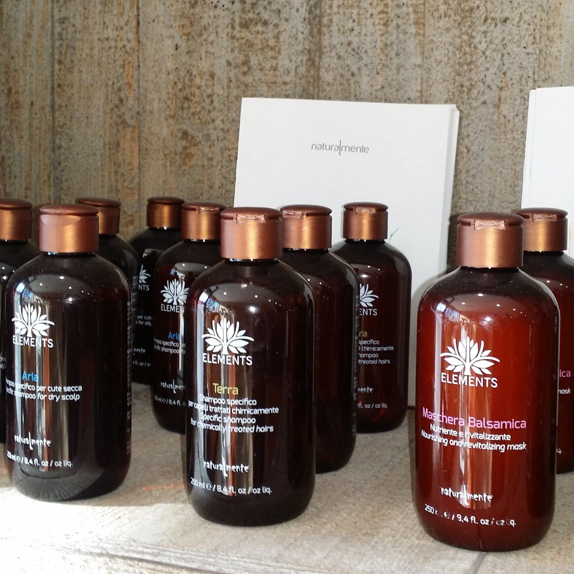 Amplia gama de productos naturales, ecológicos certificados, para el cuidado y mantenimiento de nuestro cabello en casa.