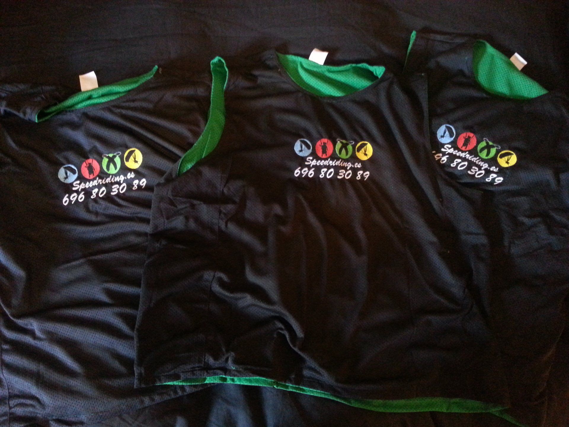 Petos para la práctica de Speedriding Petos identificativos de Speedriding Cerler