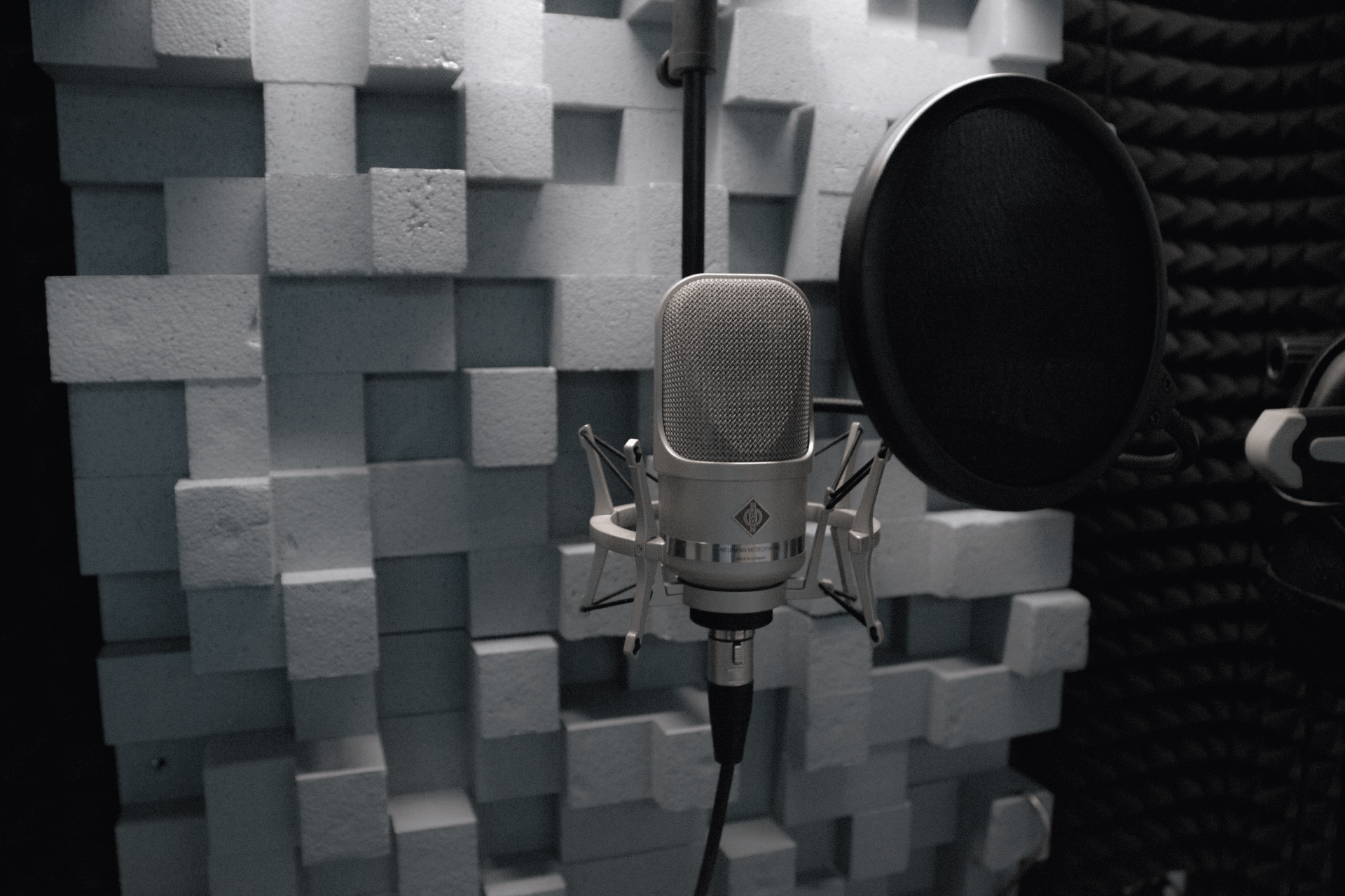 Tonstudio München, Musikproduktion München, Recording Studio München, Mastering Studio München, Sprachaufnahmen, Tonstudio mieten, Online Mastering Service, Song aufnehmen München, Tonstudio buchen München, Tonstudio mieten München, Tonstudio Muenchen, Musikstudio München, Sprachaufnahmen, Recording, Mixing, Mastering, Editing, Nachvertonung,