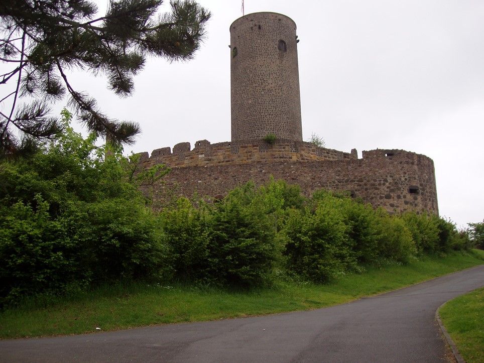 Frühstaufische Burg Münzenberg in der Wetterau