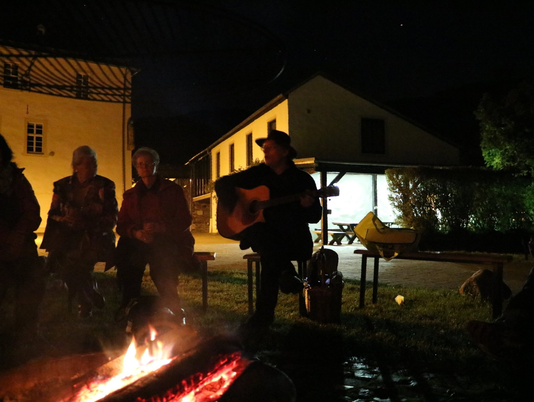 Gruppe in Arnstein bei Nacht