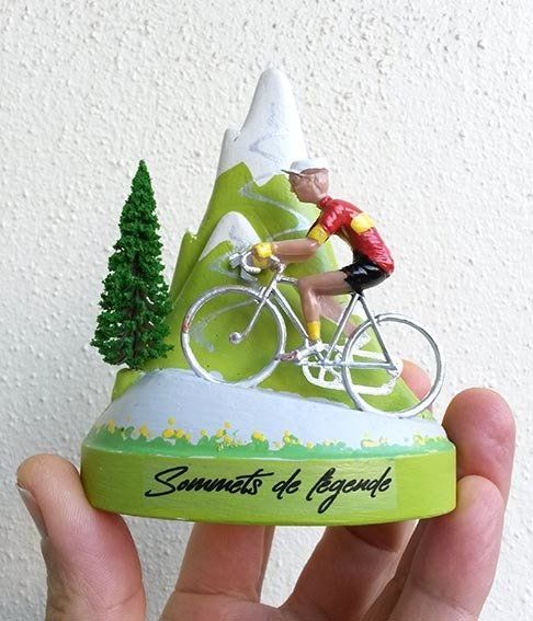 cycliste grimpeur en montagne