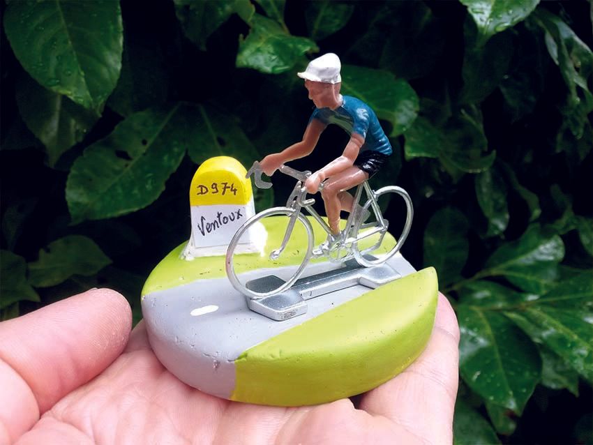la borne peut être personnalisée à d'autres sommets; others summits on the Kilometre marker is possible cycliste borne platre ceramique