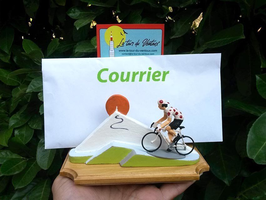 cycliste grimpeur porte courrier et photo