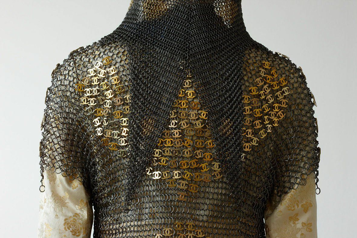 Mona Hakimi-Schueler, Multi-bodies, Installation 2, a short path between holy shrine and bazaar