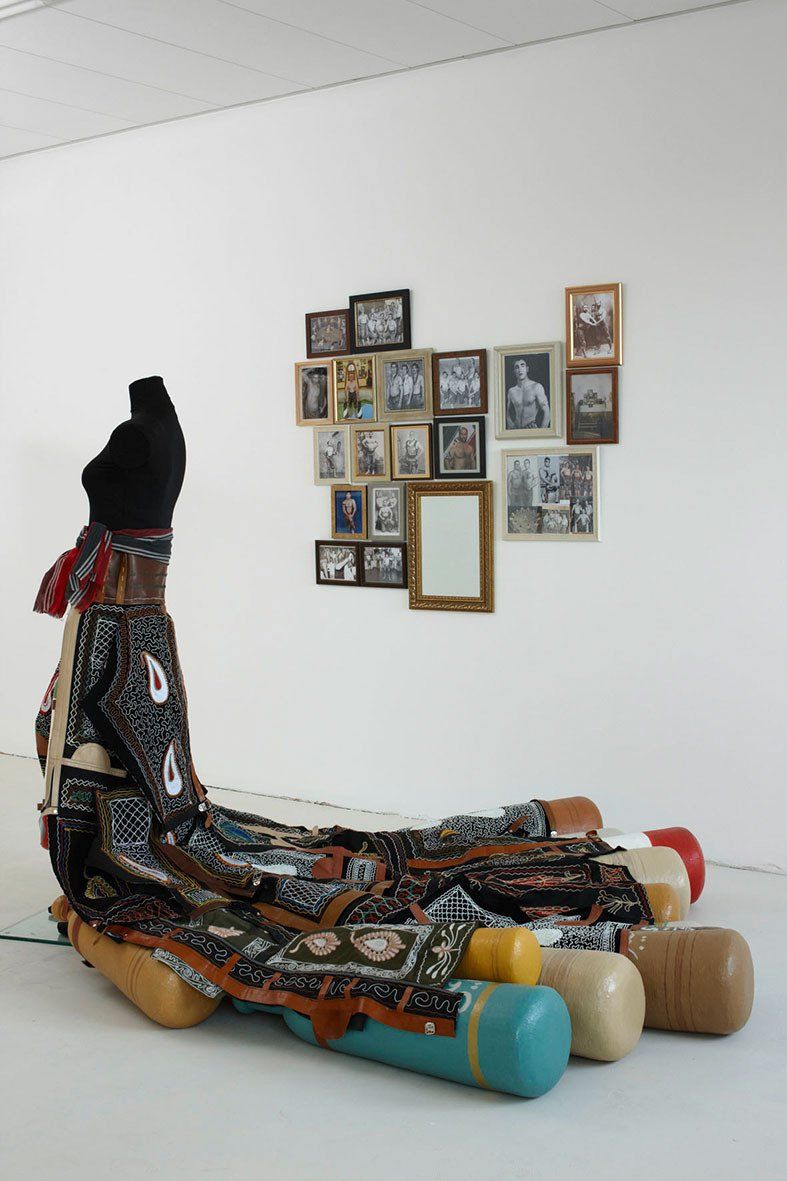 Mona Hakimi-Schueler, Multi-bodies, Installation 3, not all heroes are registered
