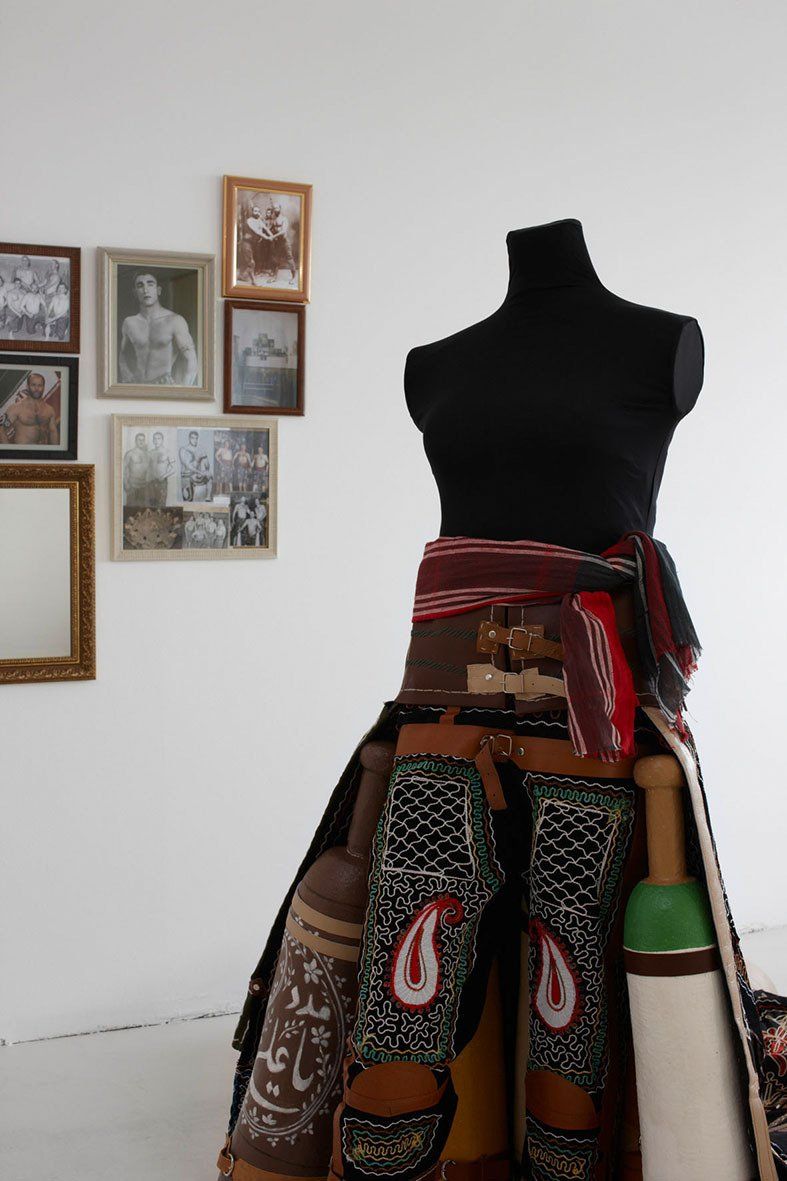 Mona Hakimi-Schüler, Multi-bodies, Installation 3, not all heroes are registered