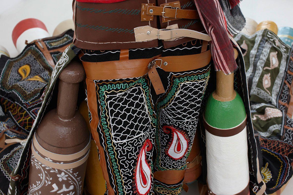 Mona Hakimi-Schueler, Multi-bodies, Installation 3, not all heroes are registered