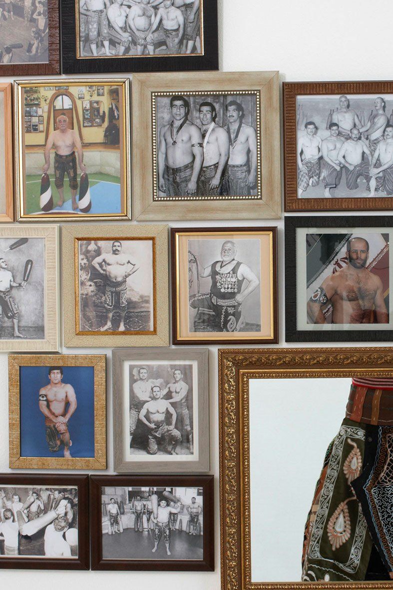 Mona Hakimi-Schueler, Multi-bodies, Installation 3, not all heroes are registered