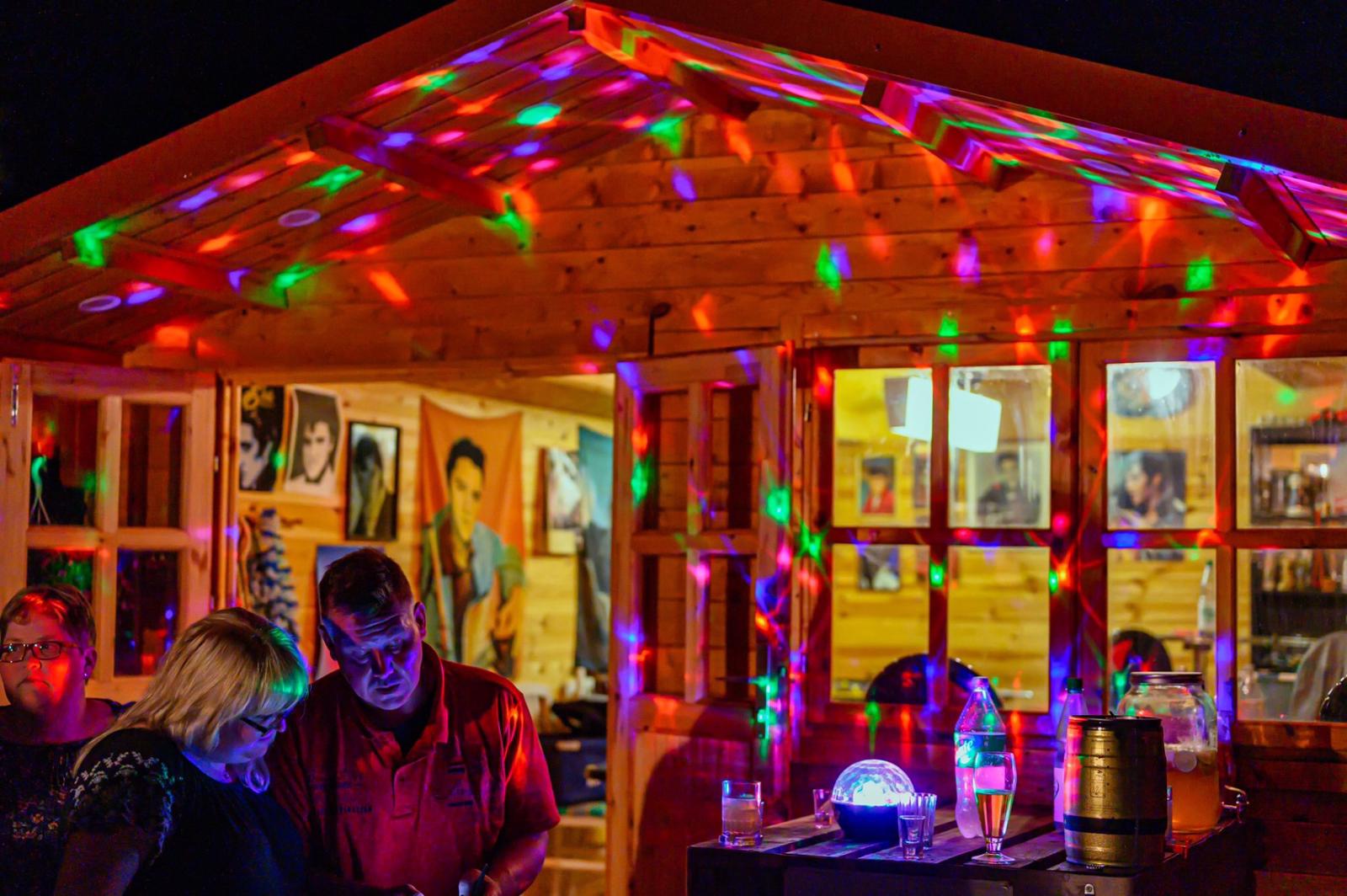 Square Dance, Auerker Teerosen e.V., Tanzclub, Tanzverein, Volkstanz, Aurich, Jugendtanz, Teerosen, Tanzen, Jung und Alt, Tanzfiguren, Caller, Countrydance, Modern Square Dance, Volksmusik, ECTA, EAASDC, Gesellschaftstanz, Figuren, Seniorensport, Norden, Ostfriesland