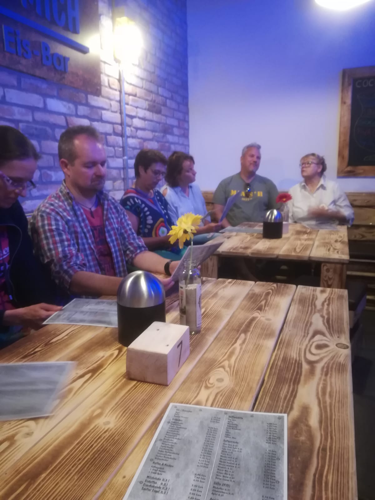 Square Dance, Auerker Teerosen e.V., Tanzclub, Tanzverein, Volkstanz, Aurich, Jugendtanz, Teerosen, Tanzen, Jung und Alt, Tanzfiguren, Caller, Countrydance, Modern Square Dance, Volksmusik, ECTA, EAASDC, Gesellschaftstanz, Figuren, Seniorensport, Norden, Ostfriesland