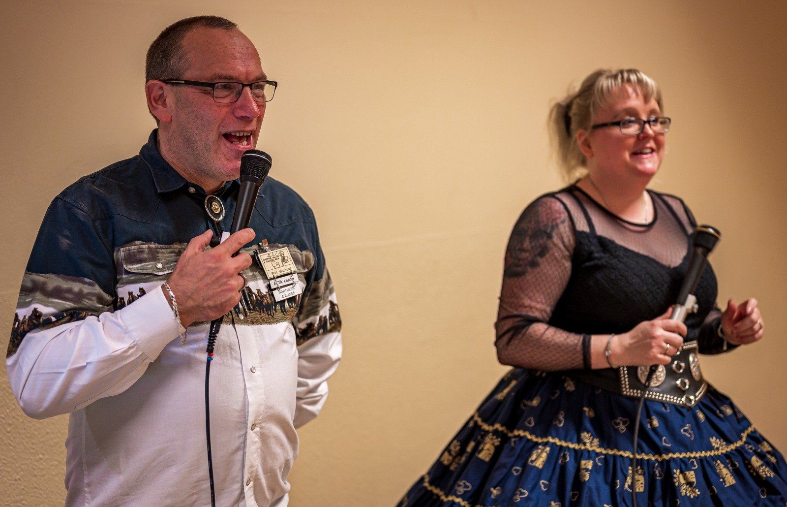 Square Dance, Auerker Teerosen e.V., Tanzclub, Tanzverein, Volkstanz, Aurich, Jugendtanz, Teerosen, Tanzen, Jung und Alt, Tanzfiguren, Caller, Countrydance, Modern Square Dance, Volksmusik, ECTA, EAASDC, Gesellschaftstanz, Figuren, Seniorensport, Norden, Ostfriesland