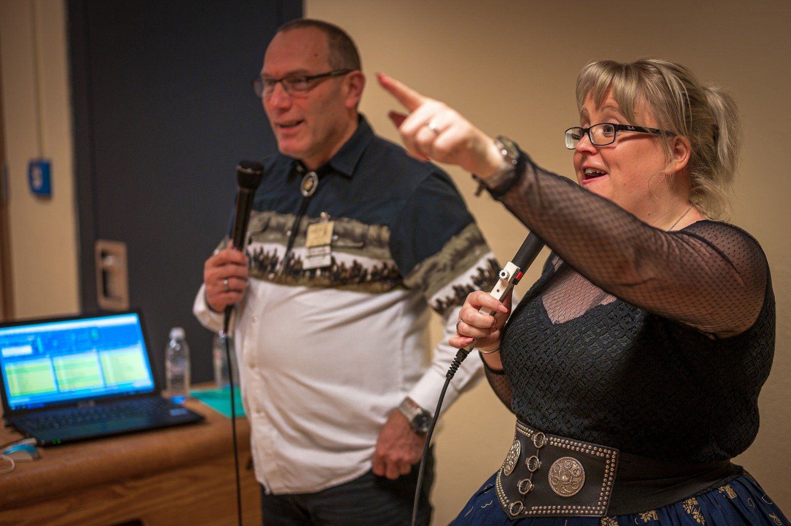 Square Dance, Auerker Teerosen e.V., Tanzclub, Tanzverein, Volkstanz, Aurich, Jugendtanz, Teerosen, Tanzen, Jung und Alt, Tanzfiguren, Caller, Countrydance, Modern Square Dance, Volksmusik, ECTA, EAASDC, Gesellschaftstanz, Figuren, Seniorensport, Norden, Ostfriesland