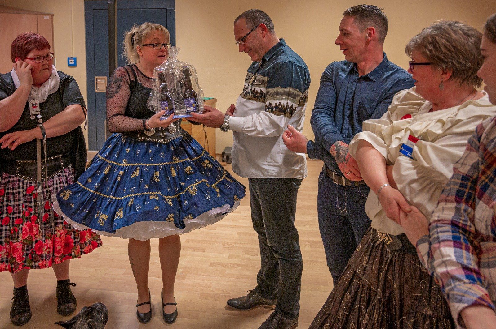 Square Dance, Auerker Teerosen e.V., Tanzclub, Tanzverein, Volkstanz, Aurich, Jugendtanz, Teerosen, Tanzen, Jung und Alt, Tanzfiguren, Caller, Countrydance, Modern Square Dance, Volksmusik, ECTA, EAASDC, Gesellschaftstanz, Figuren, Seniorensport, Norden, Ostfriesland
