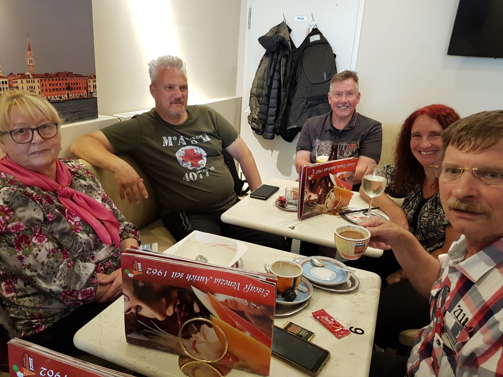 Square Dance, Auerker Teerosen e.V., Tanzclub, Tanzverein, Volkstanz, Aurich, Jugendtanz, Teerosen, Tanzen, Jung und Alt, Tanzfiguren, Caller, Countrydance, Modern Square Dance, Volksmusik, ECTA, EAASDC, Gesellschaftstanz, Figuren, Seniorensport, Norden, Ostfriesland