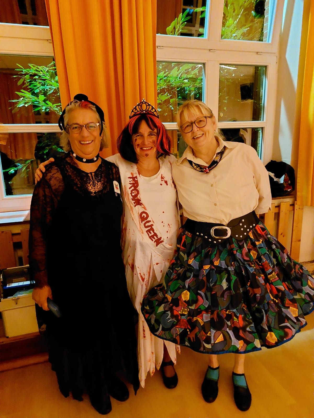 Square Dance, Auerker Teerosen e.V., Tanzclub, Tanzverein, Volkstanz, Aurich, Jugendtanz, Teerosen, Tanzen, Jung und Alt, Tanzfiguren, Caller, Countrydance, Modern Square Dance, Volksmusik, ECTA, EAASDC, Gesellschaftstanz, Figuren, Seniorensport, Norden, Ostfriesland