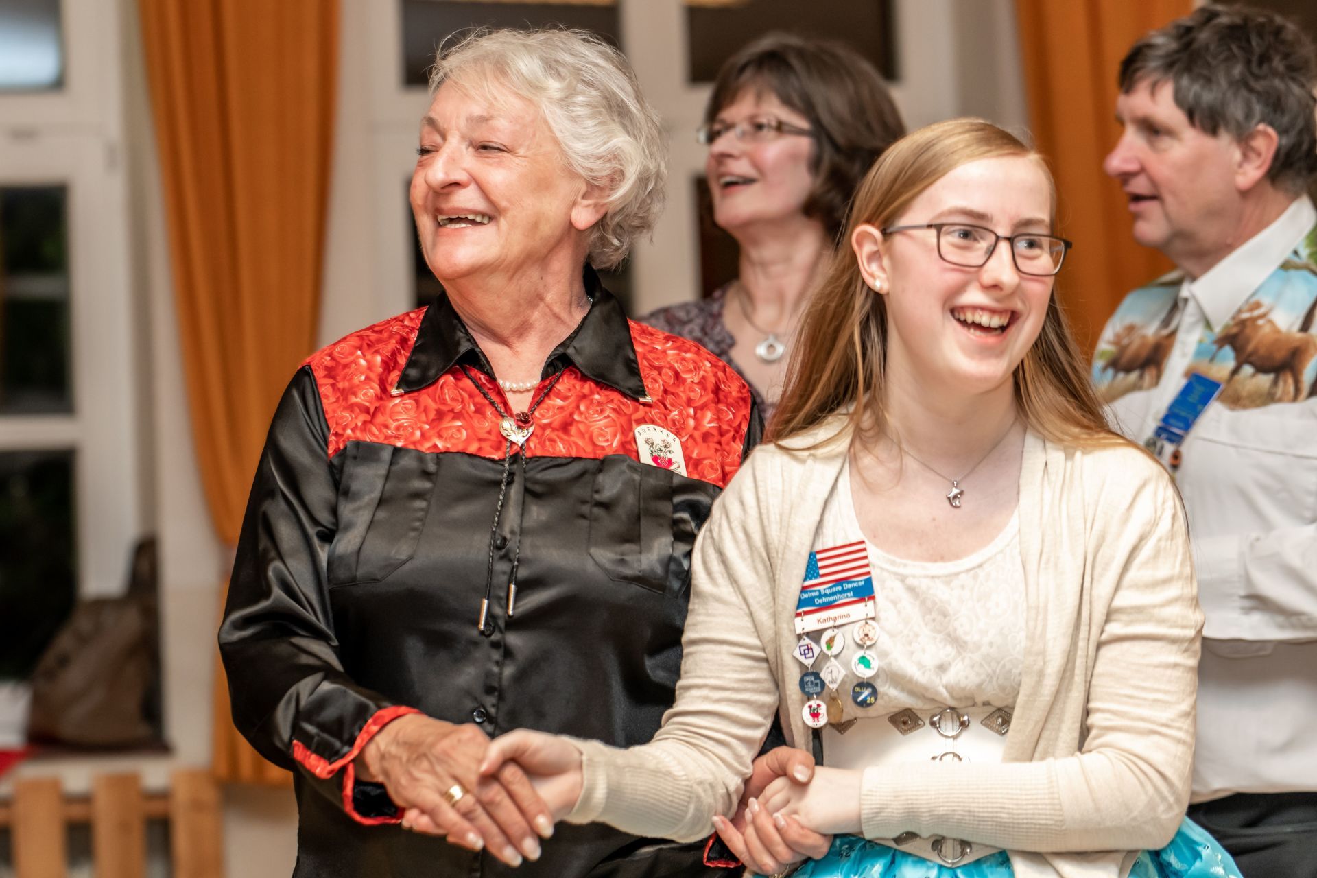 Square Dance, Auerker Teerosen e.V., Tanzclub, Tanzverein, Volkstanz, Aurich, Jugendtanz, Teerosen, Tanzen, Jung und Alt, Tanzfiguren, Caller, Countrydance, Modern Square Dance, Volksmusik, ECTA, EAASDC, Gesellschaftstanz, Figuren, Seniorensport, Norden, Ostfriesland