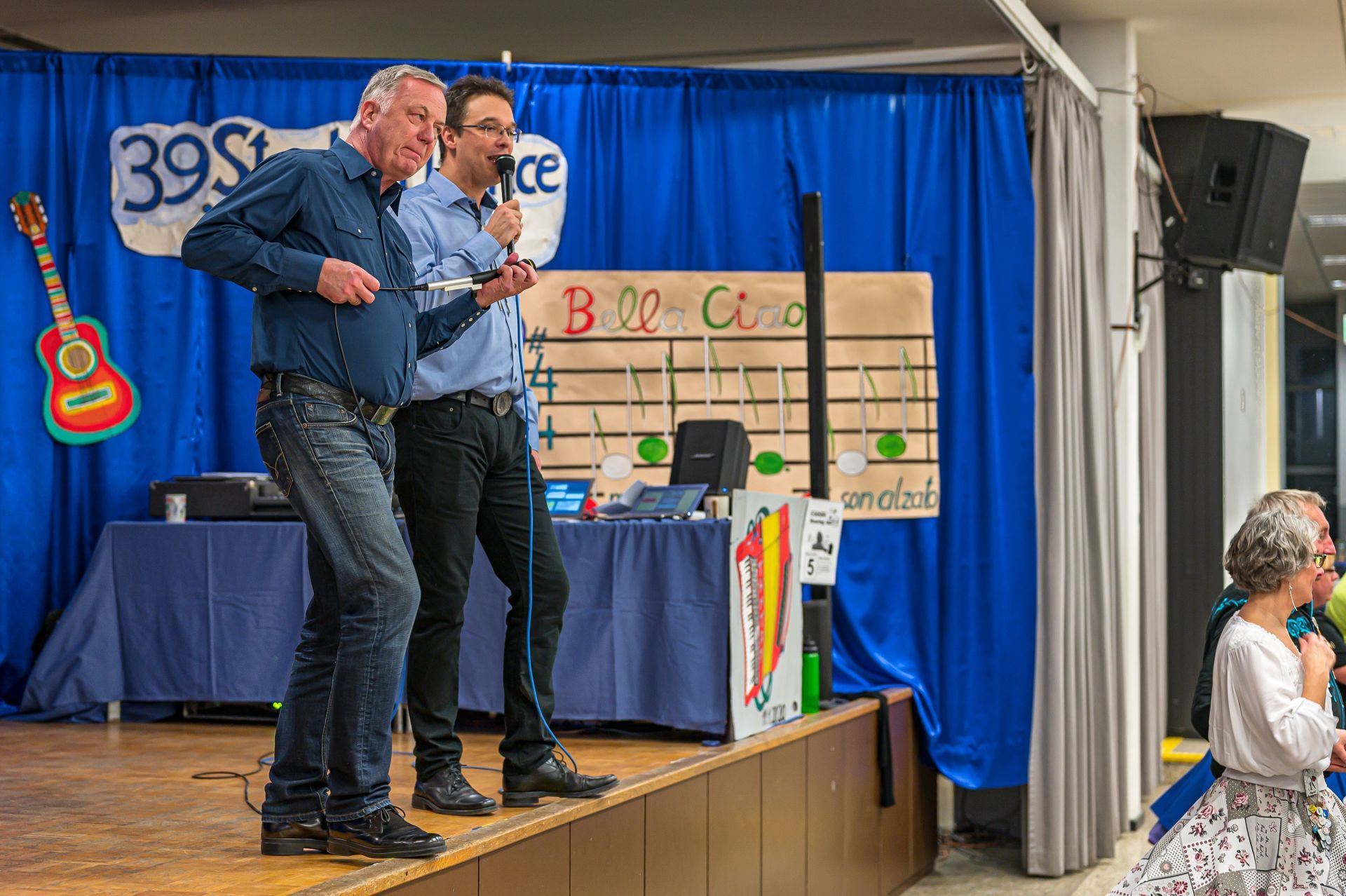 Square Dance, Auerker Teerosen e.V., Tanzclub, Tanzverein, Volkstanz, Aurich, Jugendtanz, Teerosen, Tanzen, Jung und Alt, Tanzfiguren, Caller, Countrydance, Modern Square Dance, Volksmusik, ECTA, EAASDC, Gesellschaftstanz, Figuren, Seniorensport, Norden, Ostfriesland