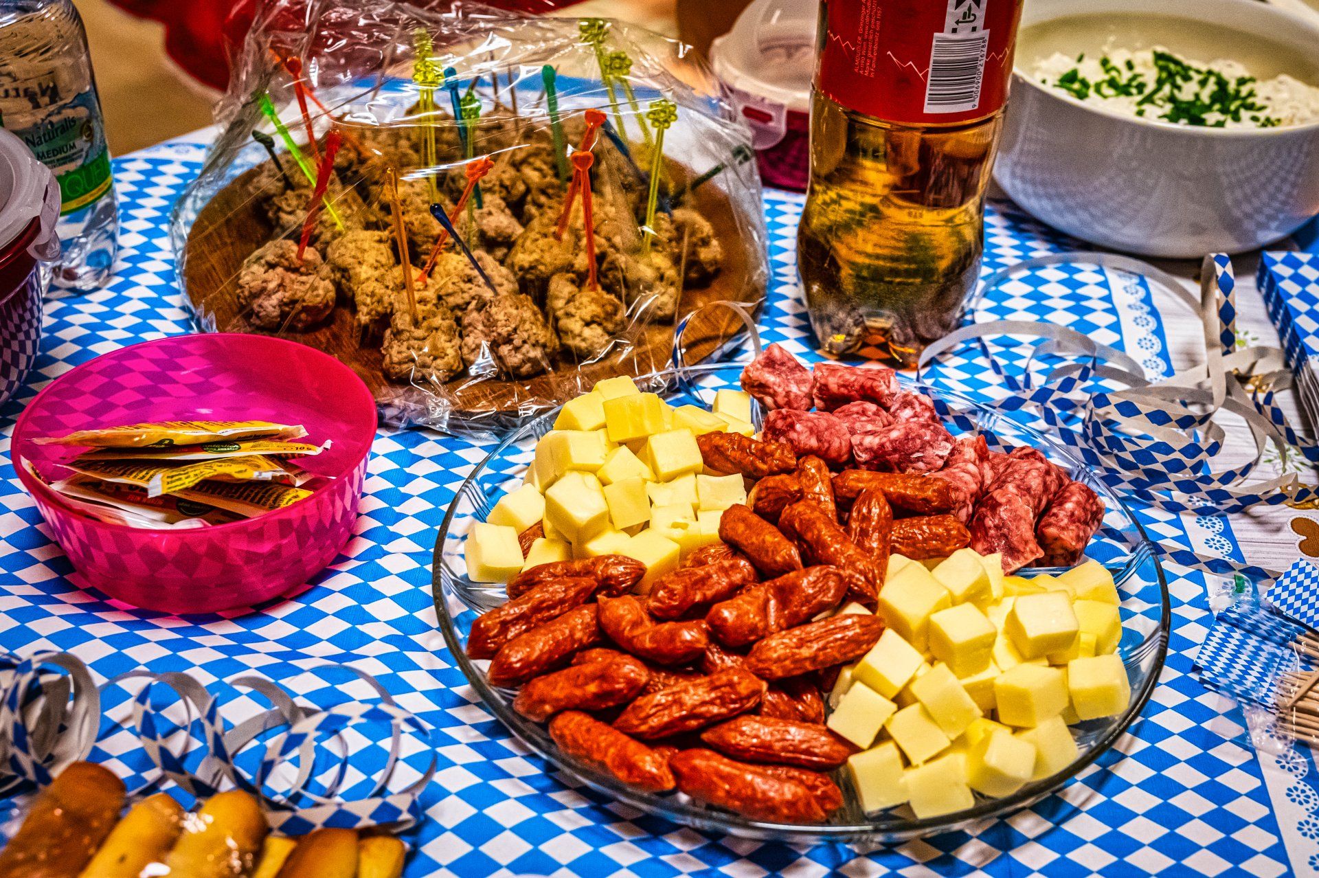 Square Dance, Auerker Teerosen e.V., Tanzclub, Tanzverein, Volkstanz, Aurich, Jugendtanz, Teerosen, Tanzen, Jung und Alt, Tanzfiguren, Caller, Countrydance, Modern Square Dance, Volksmusik, ECTA, EAASDC, Gesellschaftstanz, Figuren, Seniorensport, Norden, Ostfriesland