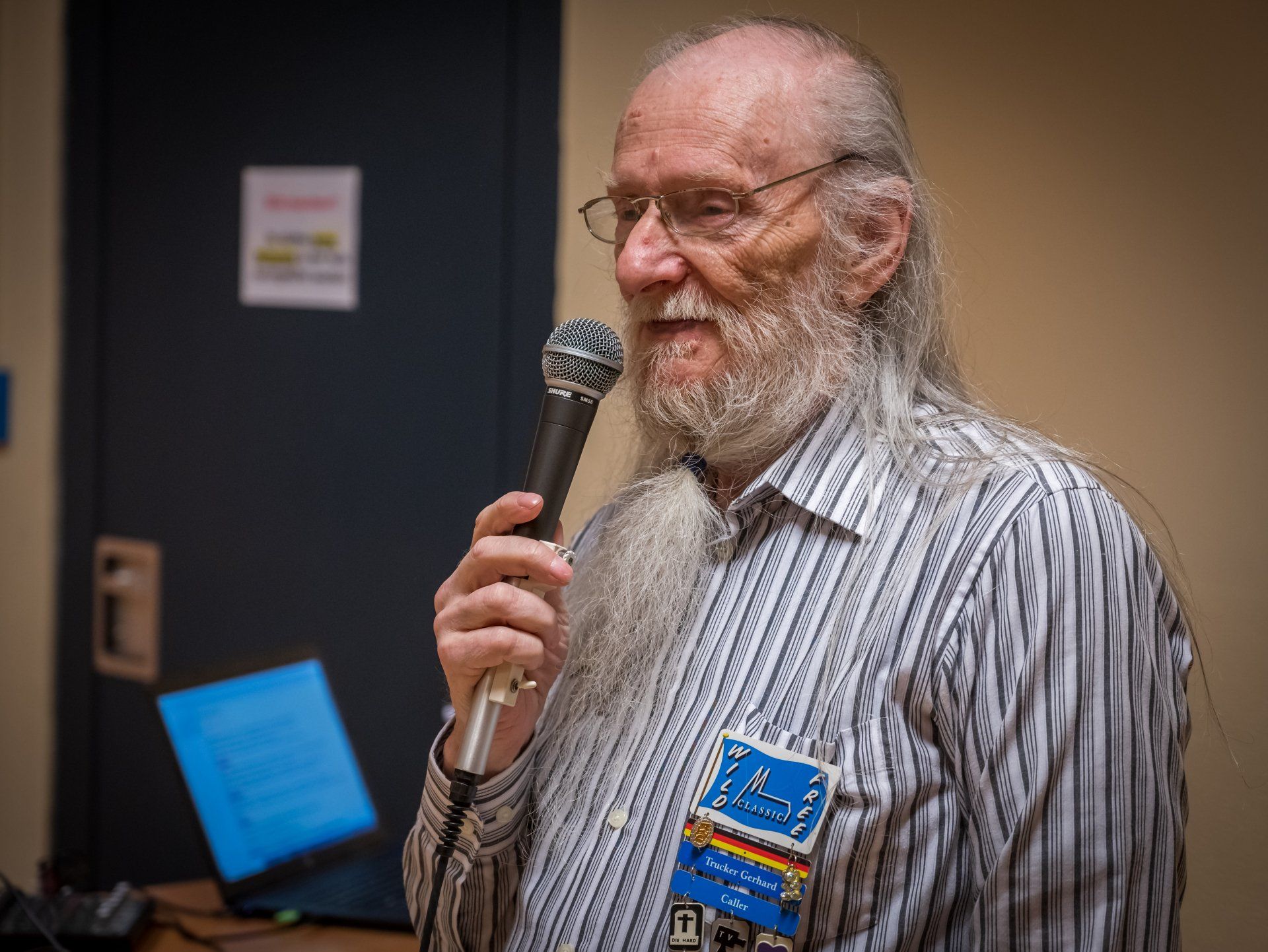 Square Dance, Auerker Teerosen e.V., Tanzclub, Tanzverein, Volkstanz, Aurich, Jugendtanz, Teerosen, Tanzen, Jung und Alt, Tanzfiguren, Caller, Countrydance, Modern Square Dance, Volksmusik, ECTA, EAASDC, Gesellschaftstanz, Figuren, Seniorensport, Norden, Ostfriesland