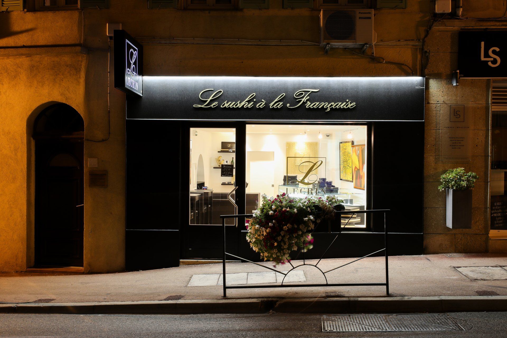 facade de la boutique lecrin à la turbie