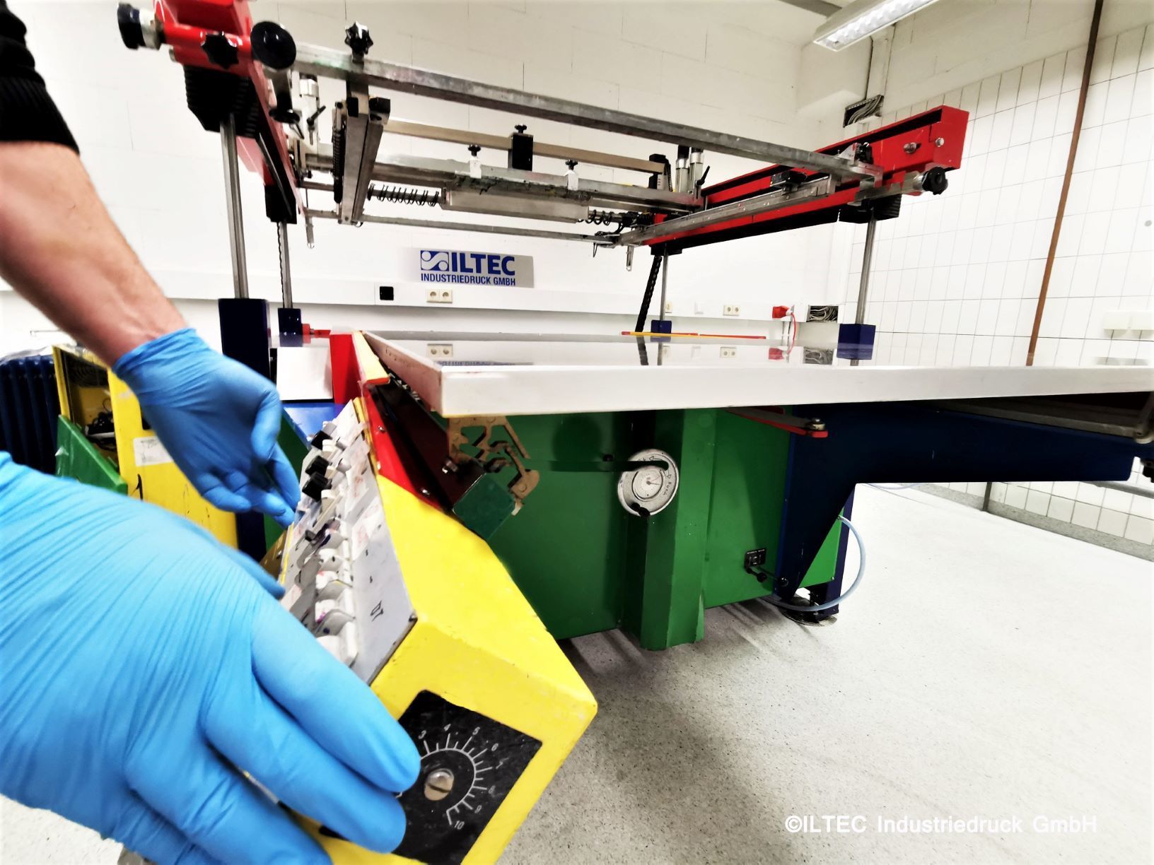 Siebdruck, Druckerei für Siebdruck und Druck auf Holz, Kunststoff, Metall, Glas - Druckerei in Stuttgart und Umgebung