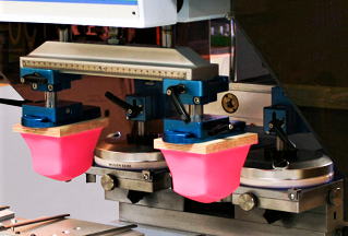 Tampondruck - Druckerei für Tampondruck in der Region Stuttgart, Druck auf Kunststoff, Holz, Glas und Metall