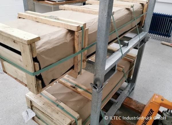 Runddruck, Siebdruck, auf konkaven Produkten. Druckerei in Stuttgart für Industriedruck, Tampondruck und Siebdruck