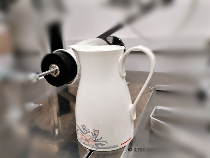 Runddruck, Siebdruck, auf konkaven Produkten. Druckerei in Stuttgart für Industriedruck, Tampondruck und Siebdruck