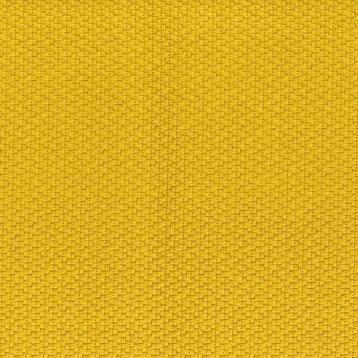 Zoom sur la texture d'un tissu uni jaune moutarde Casamance Amalfi, tissage robuste pour mobilier de jardin.