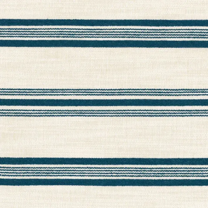 Tissu Misia blanc cassé avec de larges rayures horizontales bleues éternel brodées.