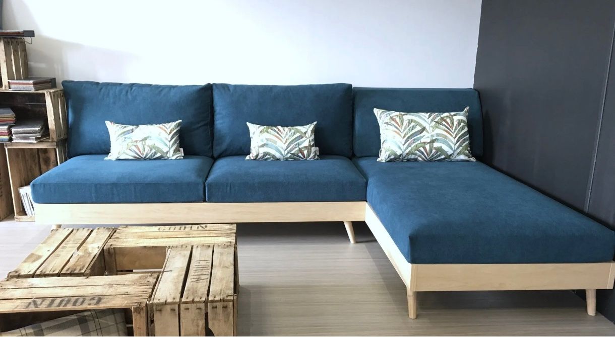 Matelas extérieur sur mesure pour bain de soleil flottant en bord de piscine, tissu déperlant haut de gamme.