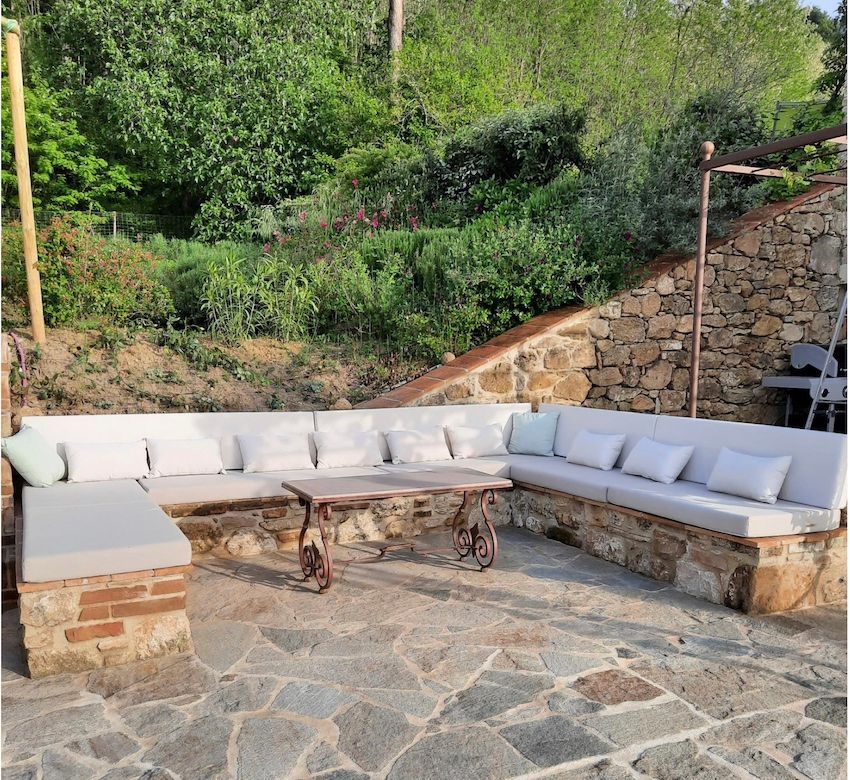 coussin sur mesure pour banquette extérieure. confection de coussin en tissu Sunbrella solids