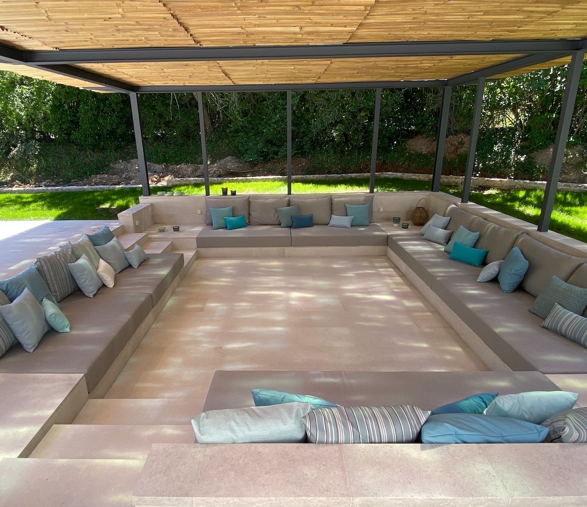 coussin extérieur sur mesure pour pool house