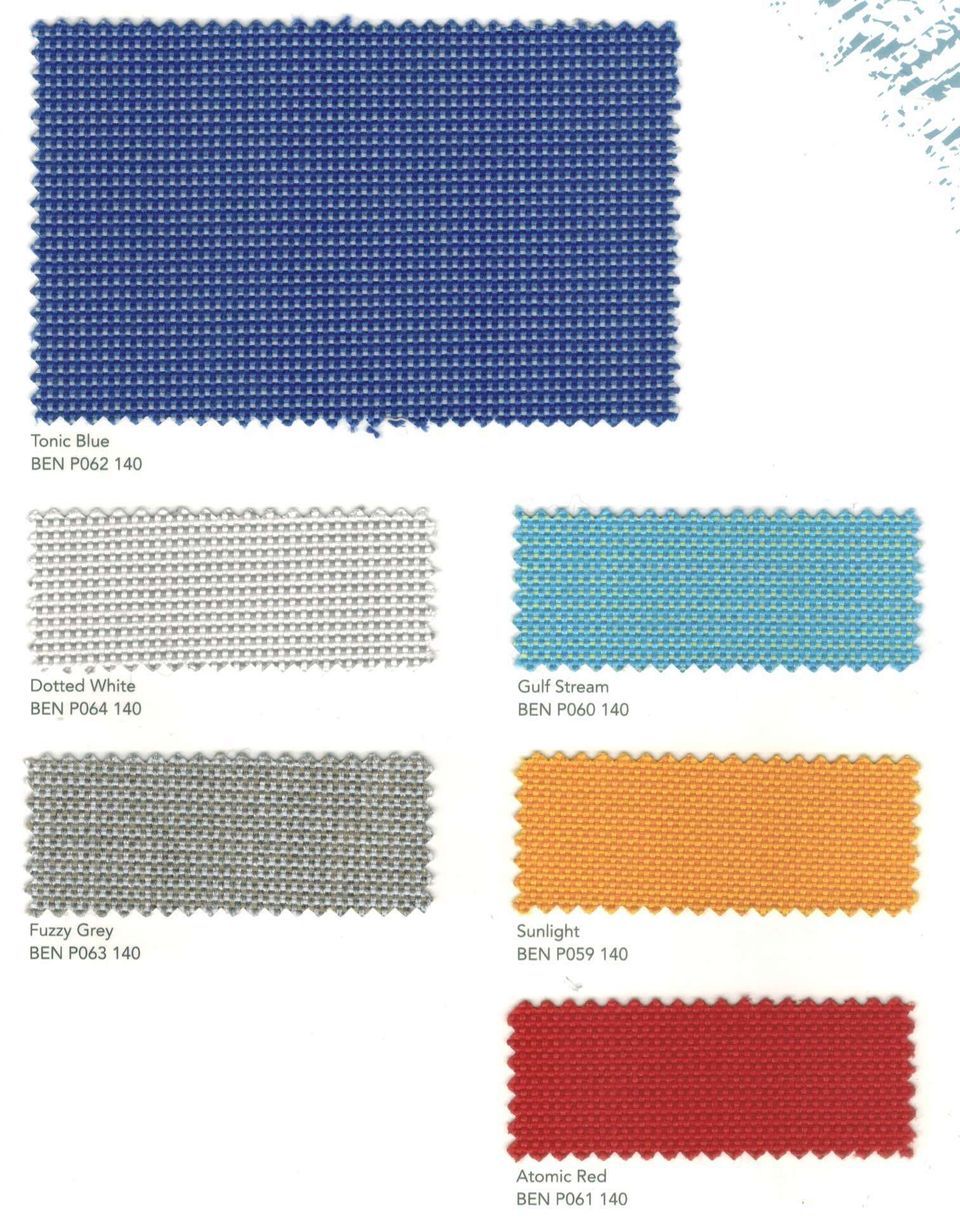 Zoom sur le tissu Sunbrella Bengali bleu roi accompagné de variantes gris clair et turquoise.