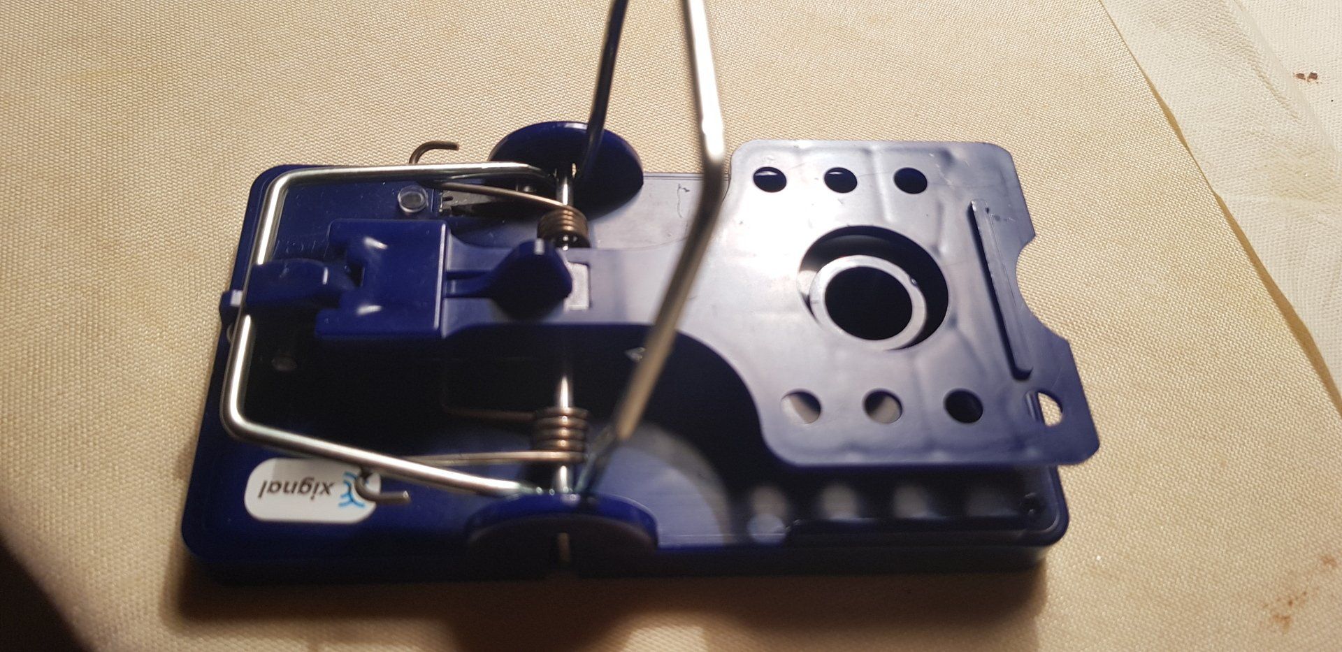 Ratten-Schlagfalle Schädlingsbekämpfung Waiblingen Schlagfalle für Ratten vom Schädlingsbekämpfer Waiblingen