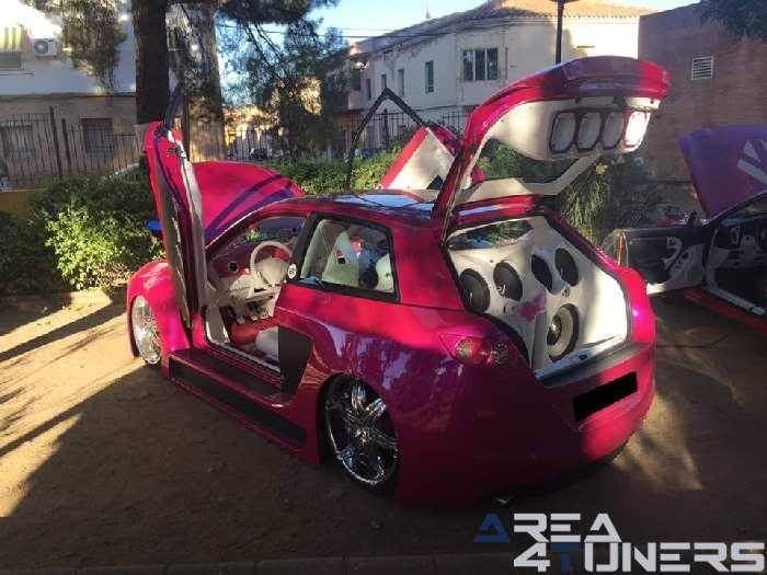 1er Tuning Show Internacional
Imagen del reportaje revista Tuning Area4tuners.es, concentración de coches Tuning del año 2015 en Calamonte, Badajoz, España