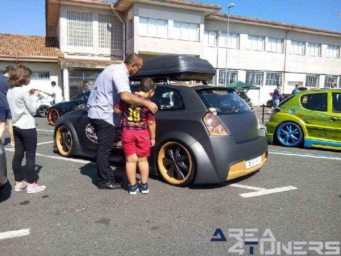 6ª Concentración Tuning Gdc
Imagen del reportaje revista Tuning Area4tuners.es, concentración de coches Tuning del año 2015 en Santa Uxía De RIveira, La Coruña, España