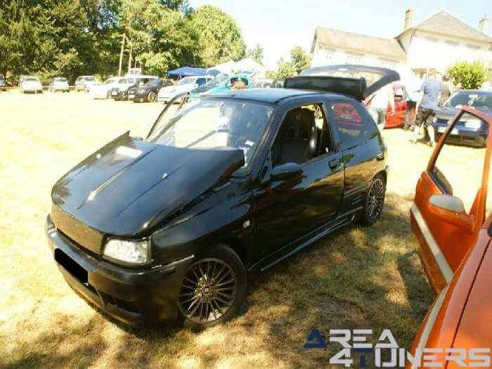 Imagen perteneciente al reportaje fotográfico de la revista Tuning de publicación diaria Area4tuners.es, de la concentración Tuning del año 2016 en Le Mas D'Artiges Francia