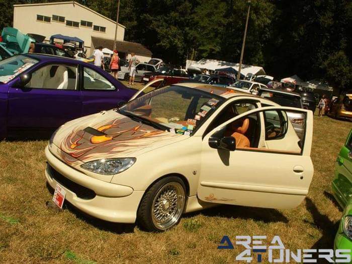 17ª Meeting Tuning Du Centre
Imagen del reportaje de la revista Tuning Area4tuners.es, de la concentración de coches Tuning del año 2016 en Saint Maur Francia